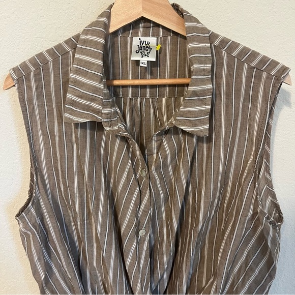 Ivy Jane “Smith” Cross front tank top - Picture 5 of 7